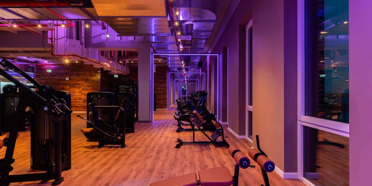 SportsClub Hamburg Hafencity: Licht und Sound von Aschenbach TechnikDesign