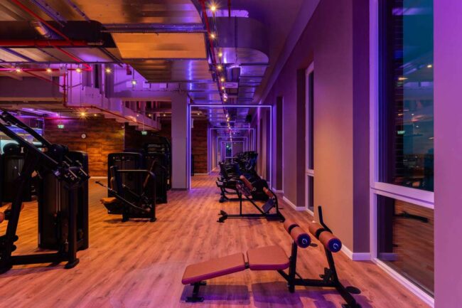 SportsClub Hamburg Hafencity: Licht und Sound von Aschenbach TechnikDesign