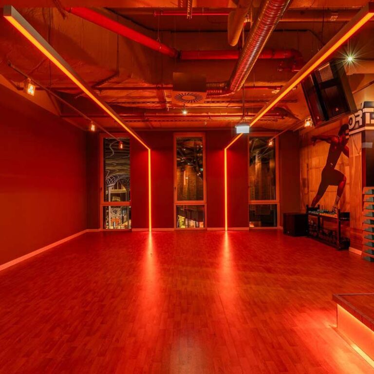 SportsClub Hamburg Hafencity: Licht und Sound von Aschenbach TechnikDesign